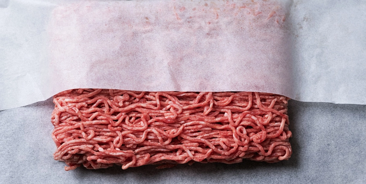Det handlar inte bara om utseendet: Därför finns det papper i köttpackningarna i mataffären
