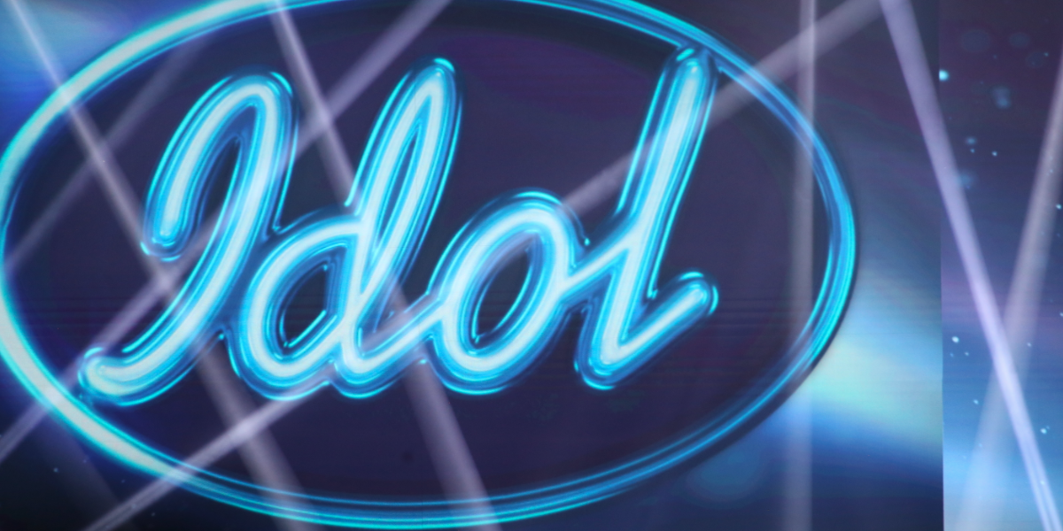 Aviciis föräldrar kommenterar nu valet av Ash Pournouri till Idol-juryn