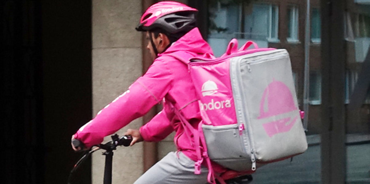 Granskning avslöjar: Foodoras arbetskläder missbrukas av kriminella