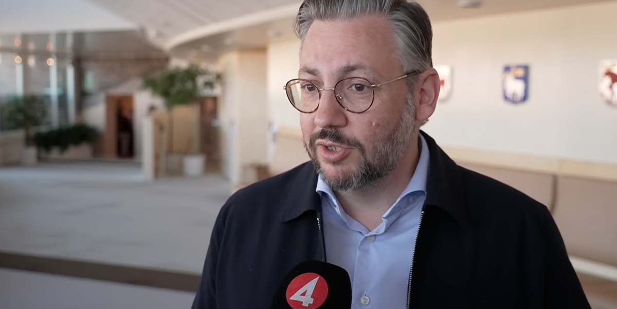 Muharrem Demiroks kraftiga reaktion på avslöjandet om trollfabriken: ”Nu måste Ulf Kristersson agera”