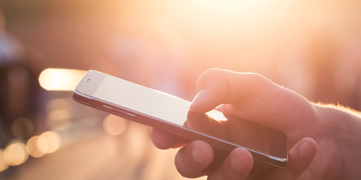 Vanligt misstag med överhettade telefoner på sommaren – skadar din enhet ytterligare