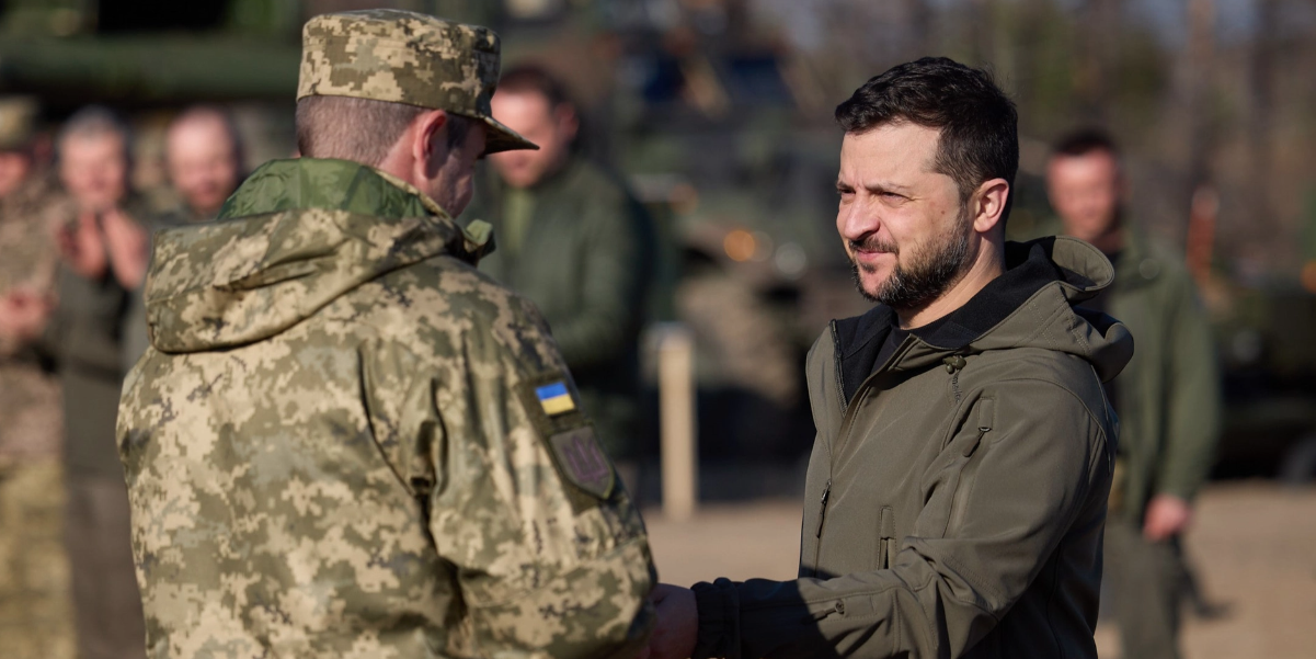 Ukraina inför strängare straff för militära överträdelser