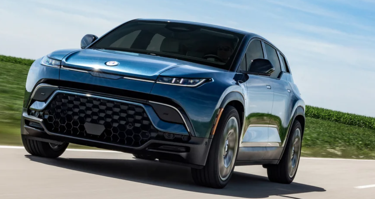 Fisker återkallar tiotusentals elbilar för defekta dörrhandtag: Risk för inlåsning