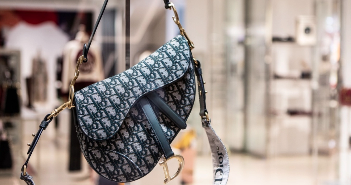 Chockerande avslöjande: Så lite kostar det att producera en lyxväska från Dior