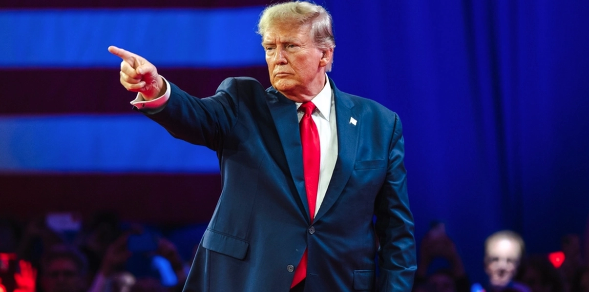 Rumänsk journalist jämför Trump med Hitler