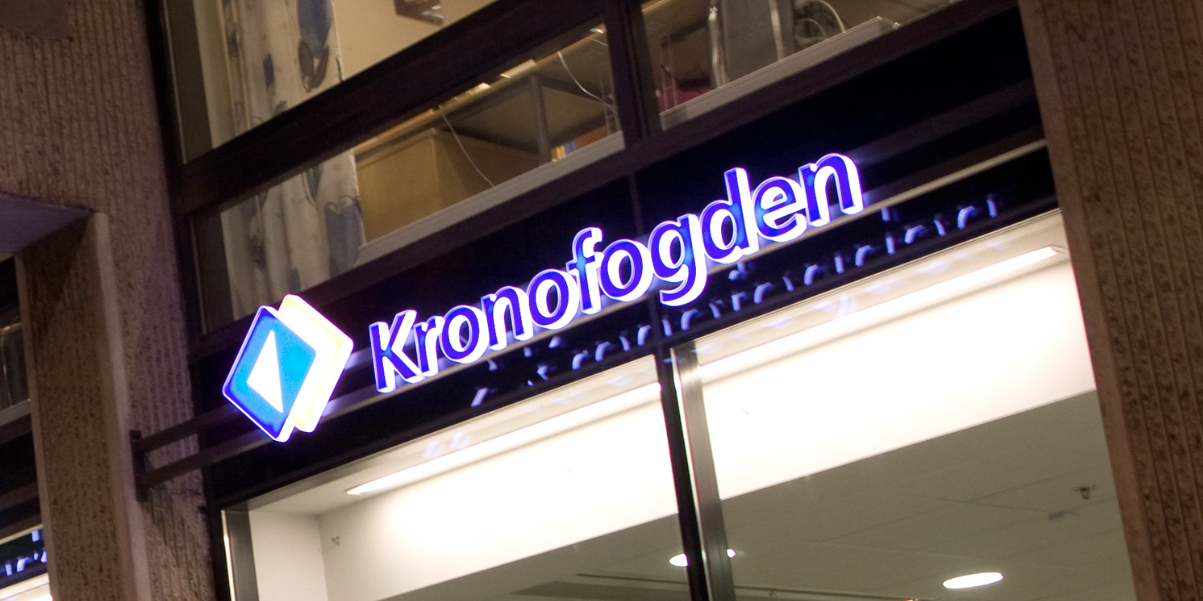Kronofogdens auktion överraskar: Sexdocka säljs för 15 000 kronor
