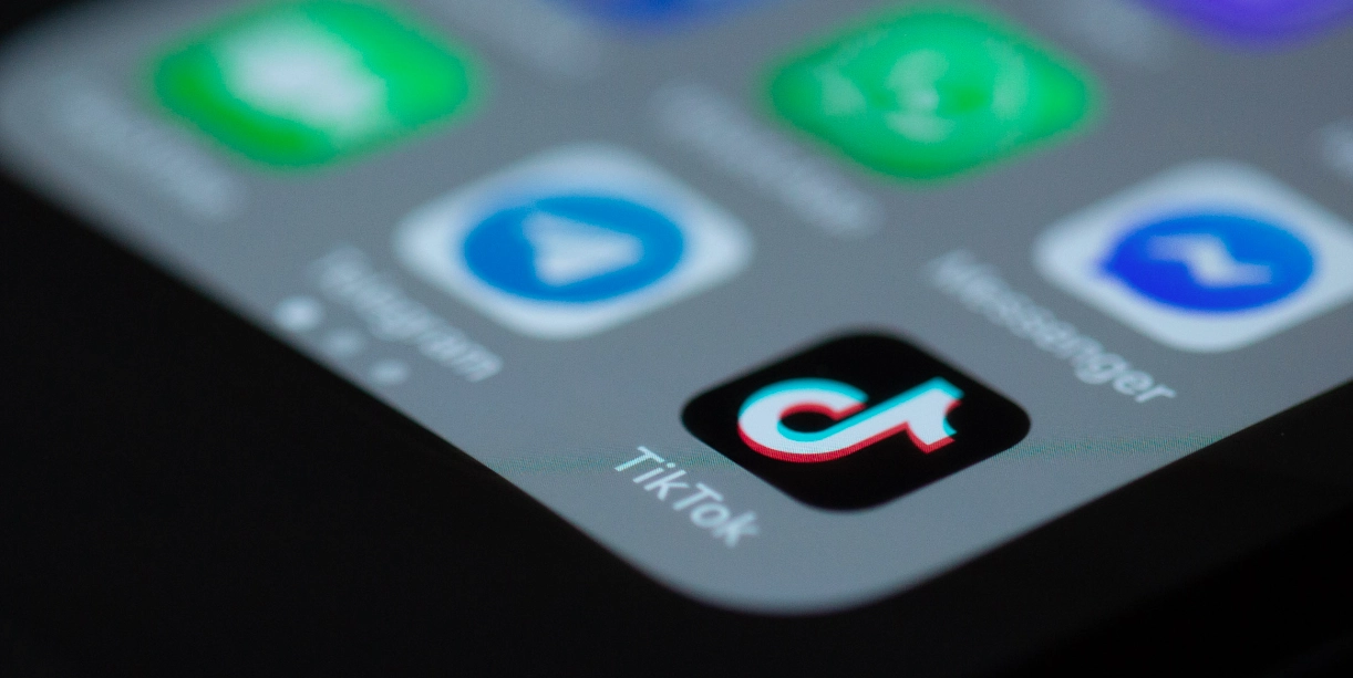 Tiktok-utmaningen som kan kosta liv – rektor och experter slår larm