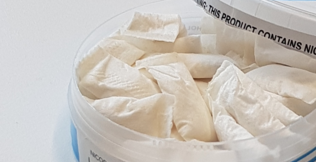 Granskning avslöjar: Svenskarnas vita snus spåras till utsatta tobaksfält i Indien