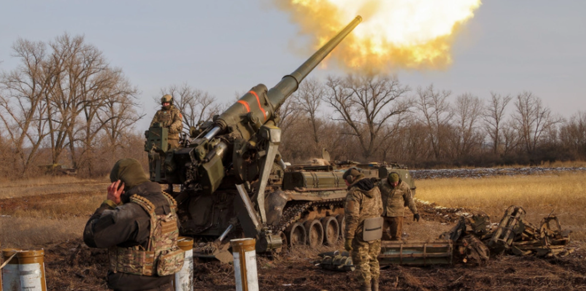 Ukrainskt luftförsvar avvärjer massiv drönarattack mot Kyiv