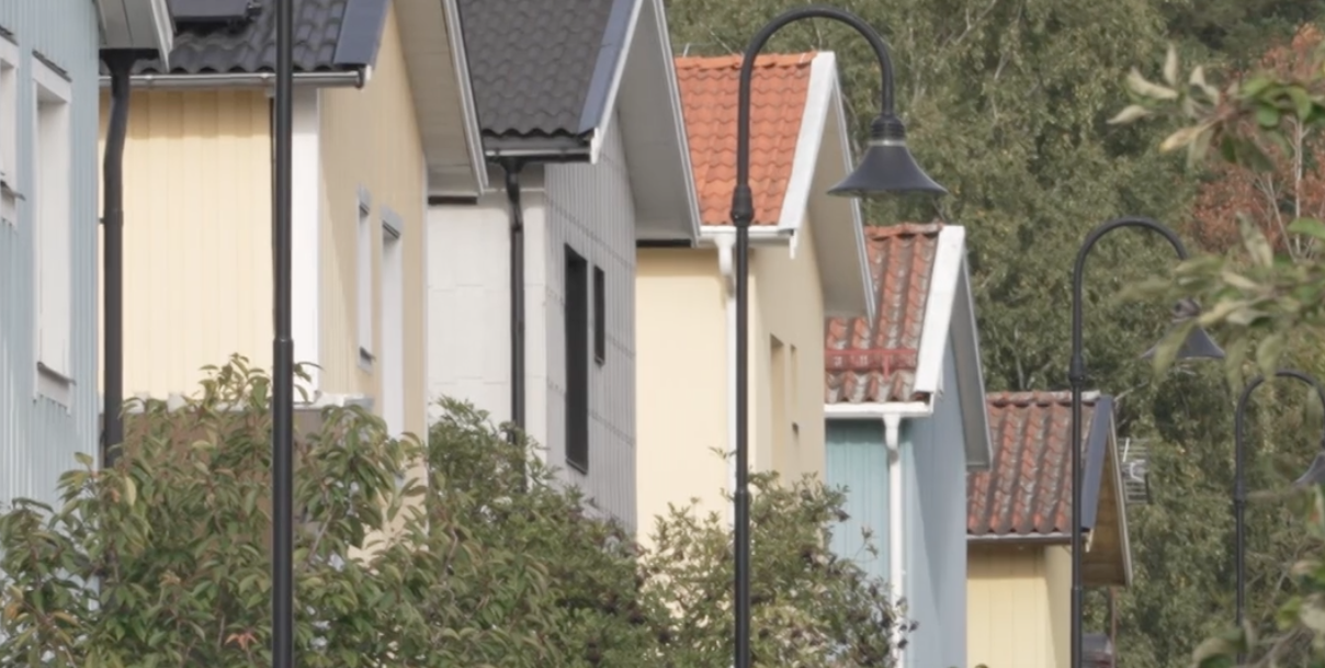 Bygglovsbefriade Sverigehus väcker ilska – Arkitekter och oppositionen varnar för standardisering