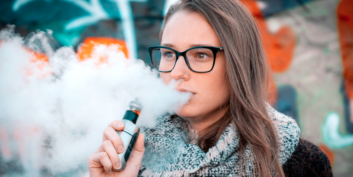 Allt färre unga röker – men snus och vape tar över