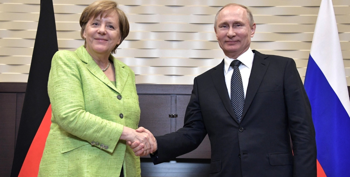 Merkel anklagar Putin för lögner: ”Det var ett maktspel”
