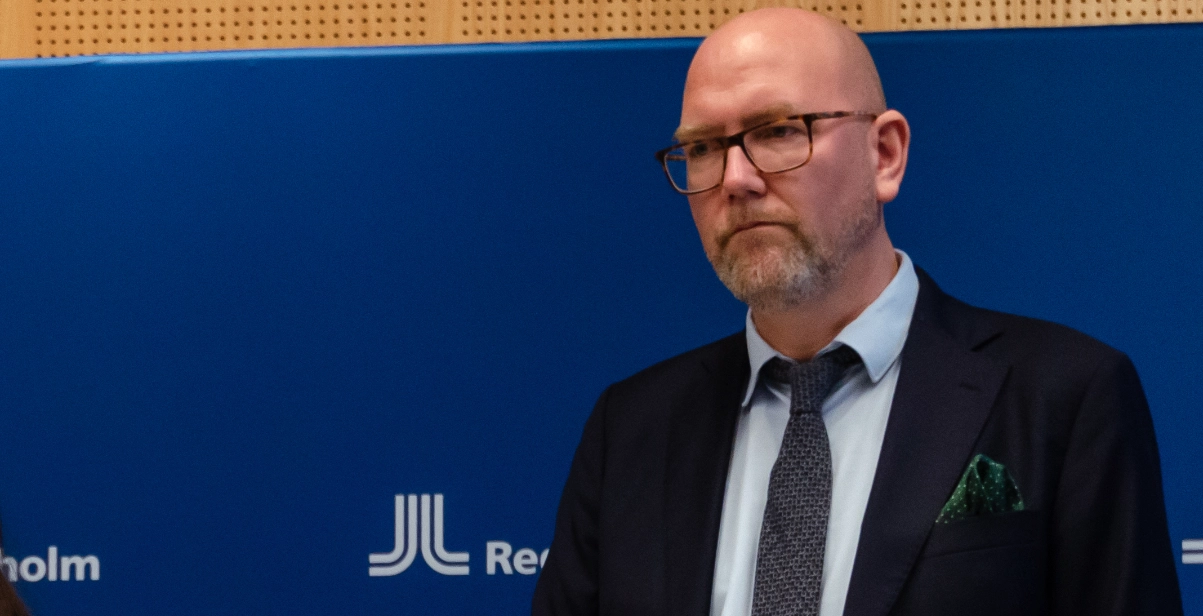 Sexbrottsmisstänkt politiker ansökte om pension 52 minuter efter sin avgång – kan få 90 000 i månaden