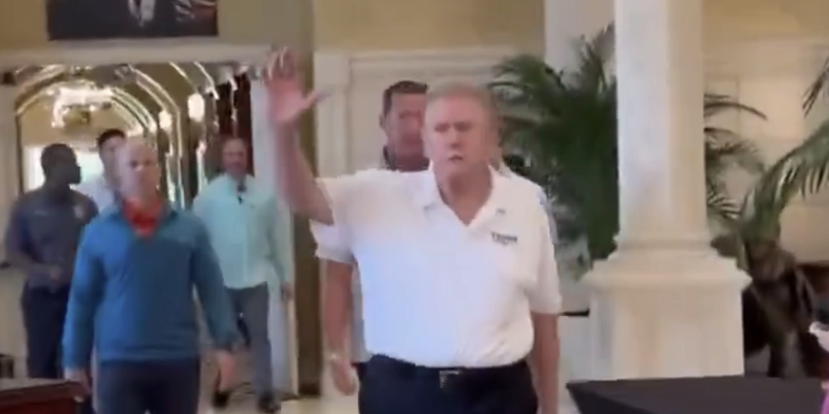 VIDEO: Donald Trump avslöjar ny stil inför andra installationen som president