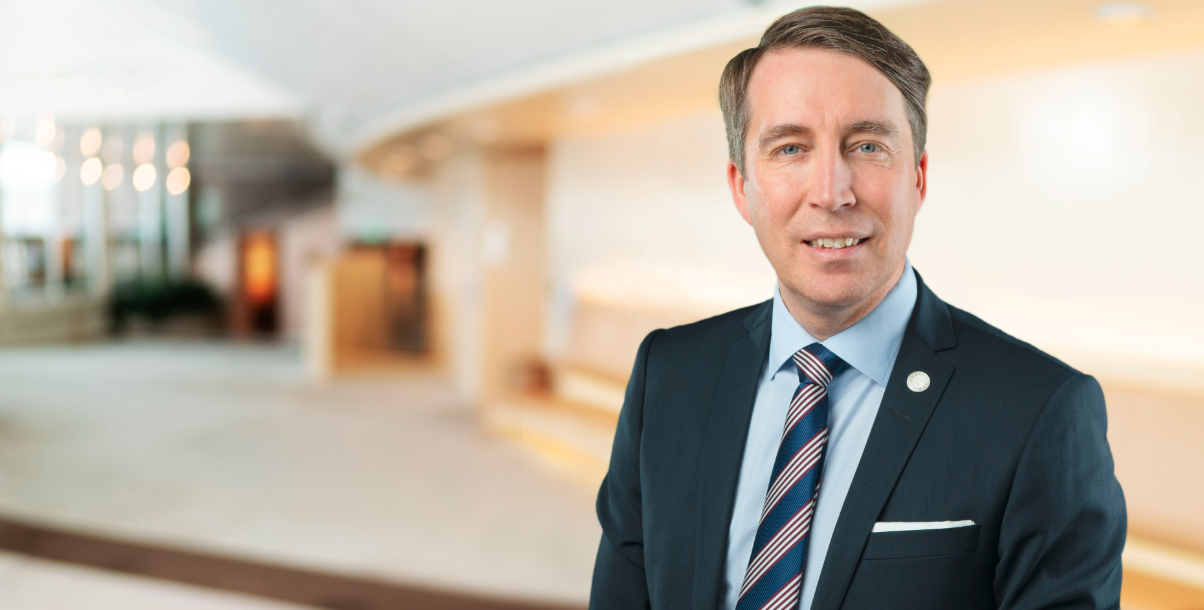 Intern splittring i SD – Jomshof avgår efter vapenbråket