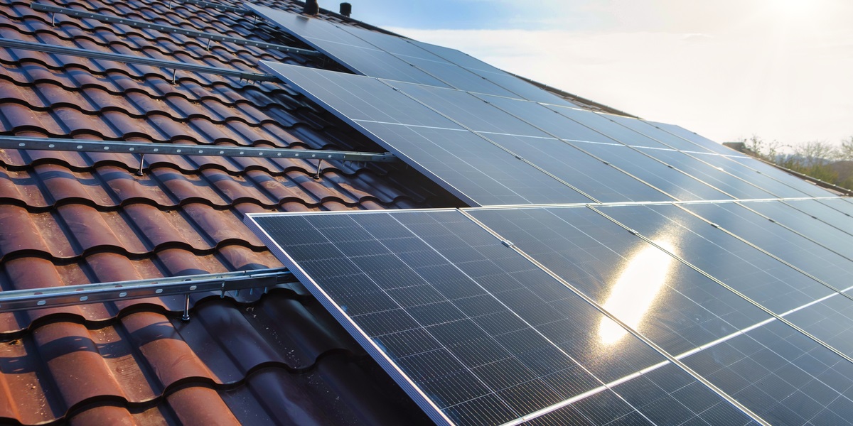 Revolution inom solenergi: Ny upptäckt kan fördubbla solcellernas kapacitet