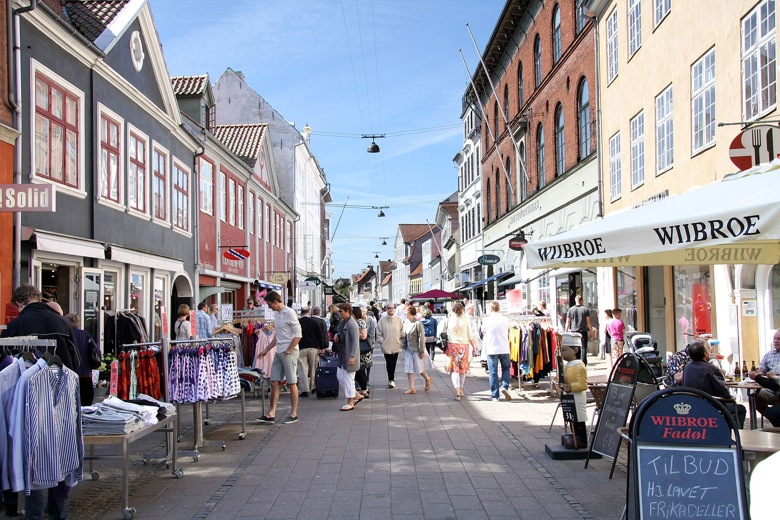 Svenskarna lämnar spritbutikerna i Helsingör – upplevelser lockar mer