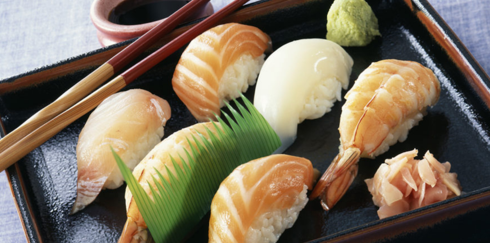 Du har ätit sushi helt fel: Därför ska du aldrig doppa sushin i soja