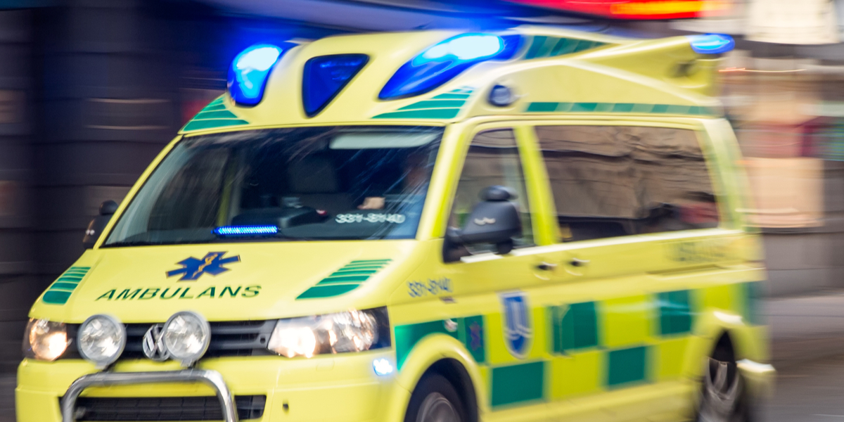 Kvinna i 30-årsåldern förd til sjukhus med allvarliga skador