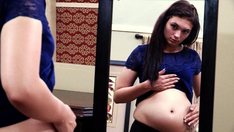 19-årig tjej är säker: Jag är gravid med Jesus
