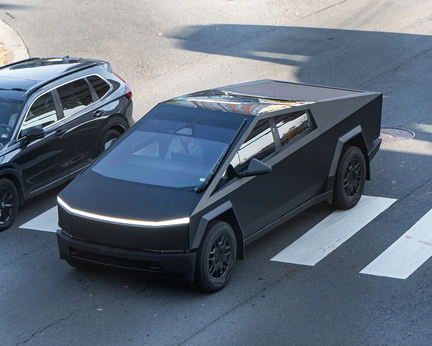 Tesla Cybertruck gör entré i Europa – här rullar den först