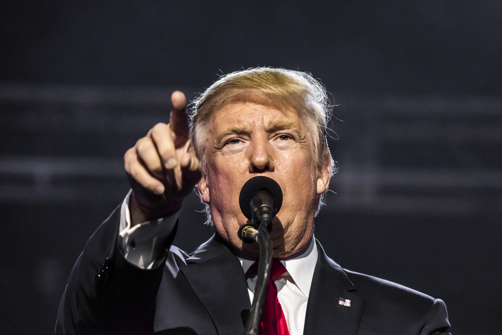 Trump trappar upp attackerna mot Harris i sista striden om Vita huset