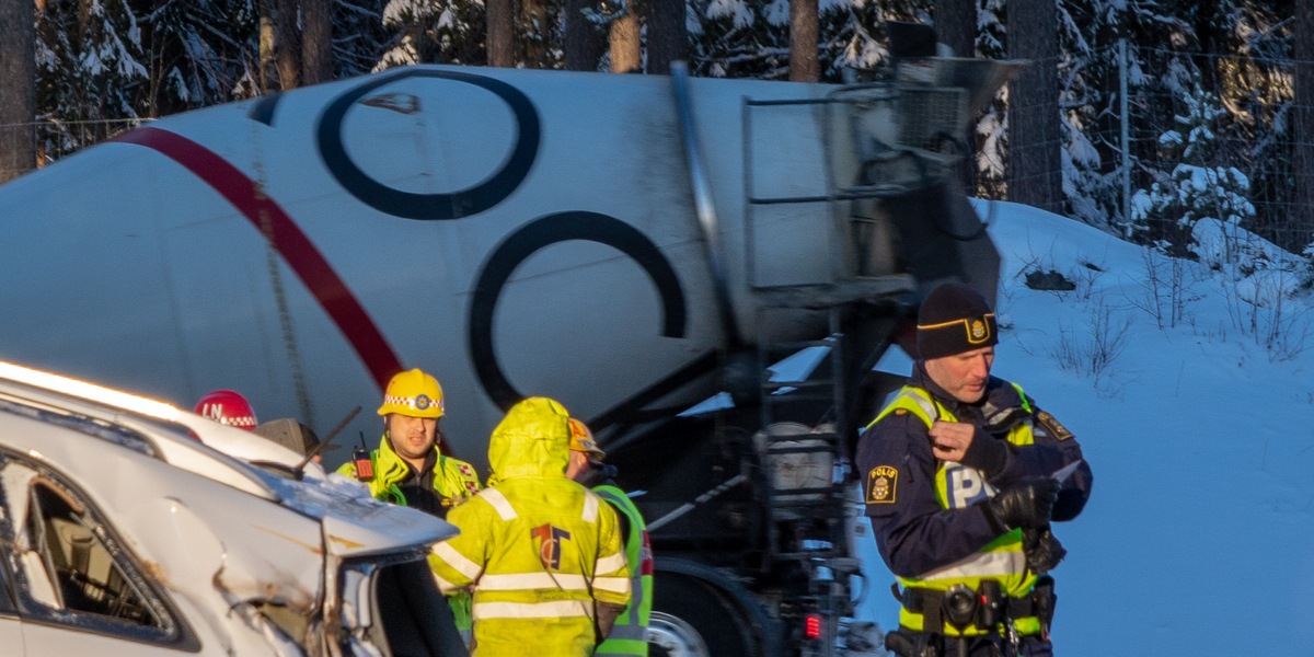 JUST NU: Lastbilschaufför död efter olycka
