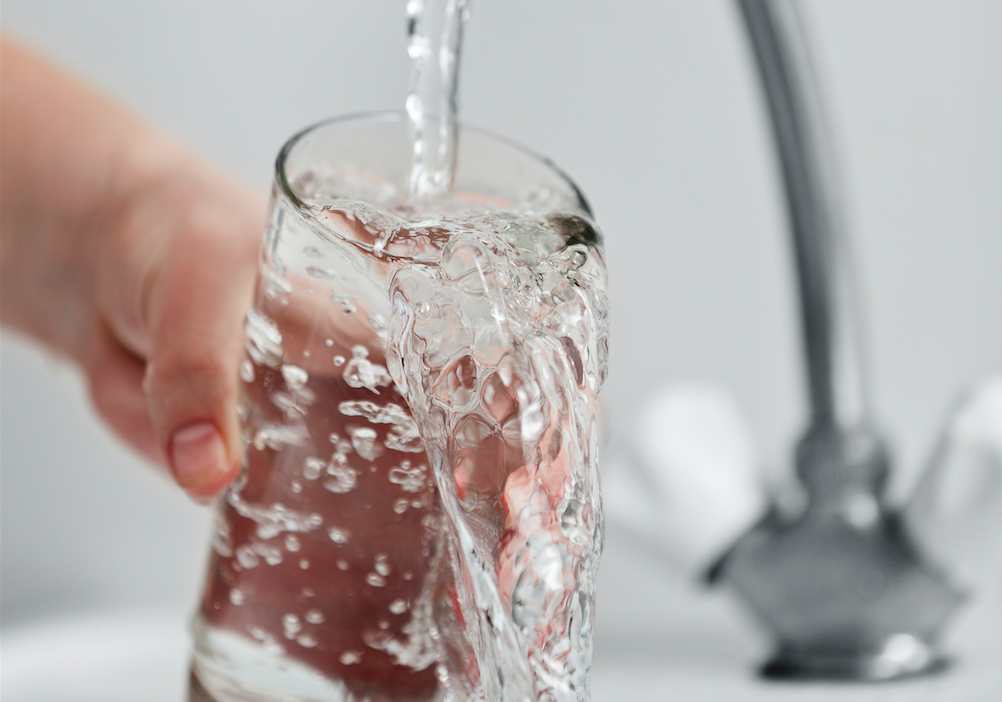 7 saker som händer med din kropp om du börjar dagen med ett glas vatten