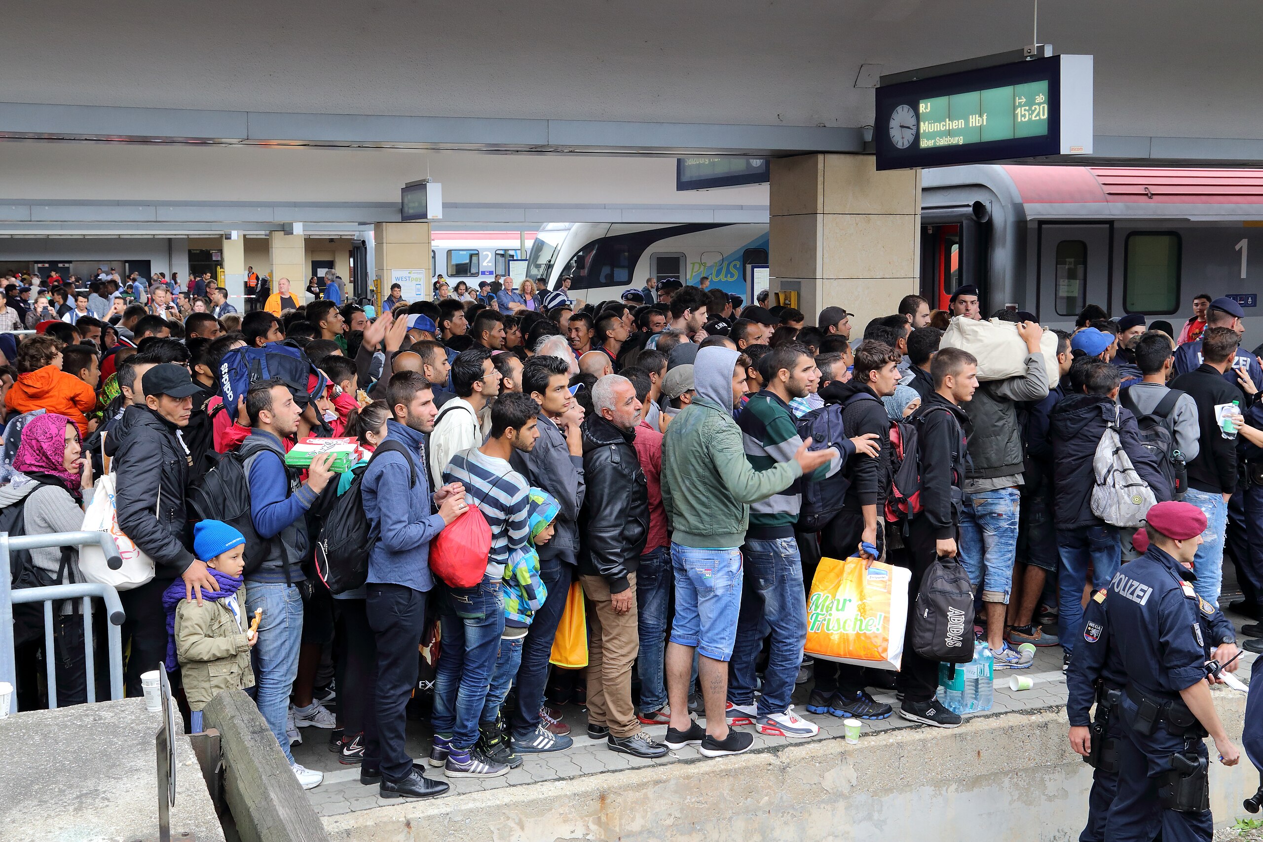 Flyktingarna från 2015: Majoriteten är kvar – många är nu svenska medborgare
