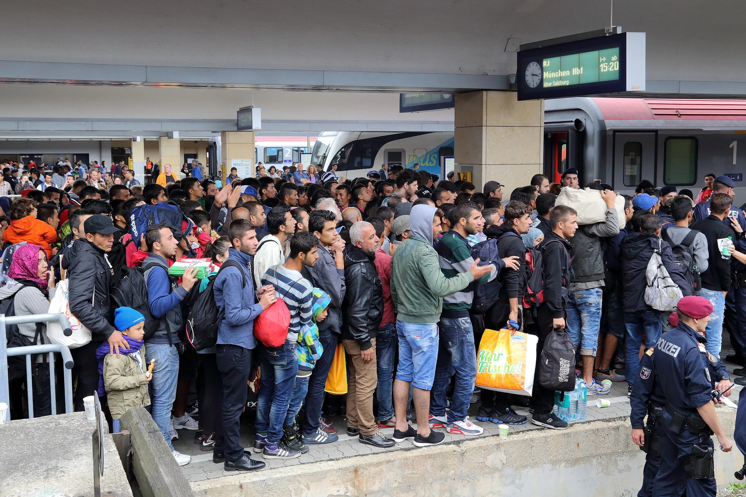 Flyktingarna från 2015: Majoriteten är kvar – många är nu svenska medborgare